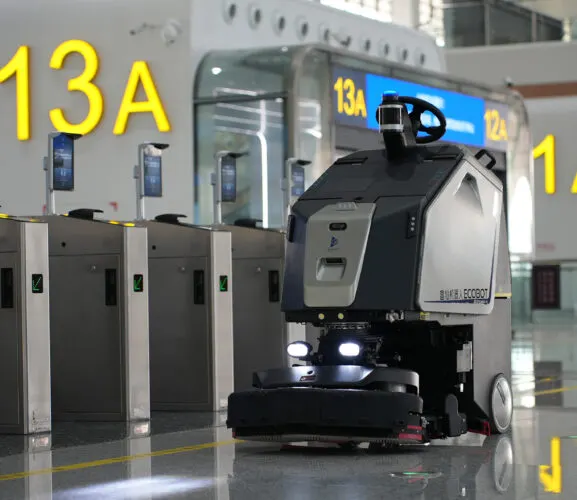 Smart Cleaning Revolution presso il più grande scalo ferroviario della Cina occidentale: Seven Scrubber 75 presso la stazione ferroviaria di Chongqing East