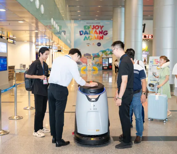 Aumentare la frequenza di pulizia e l'immagine di marca — l'aeroporto internazionale di Da Nang decolla con le soluzioni di pulizia autonome di Gausium