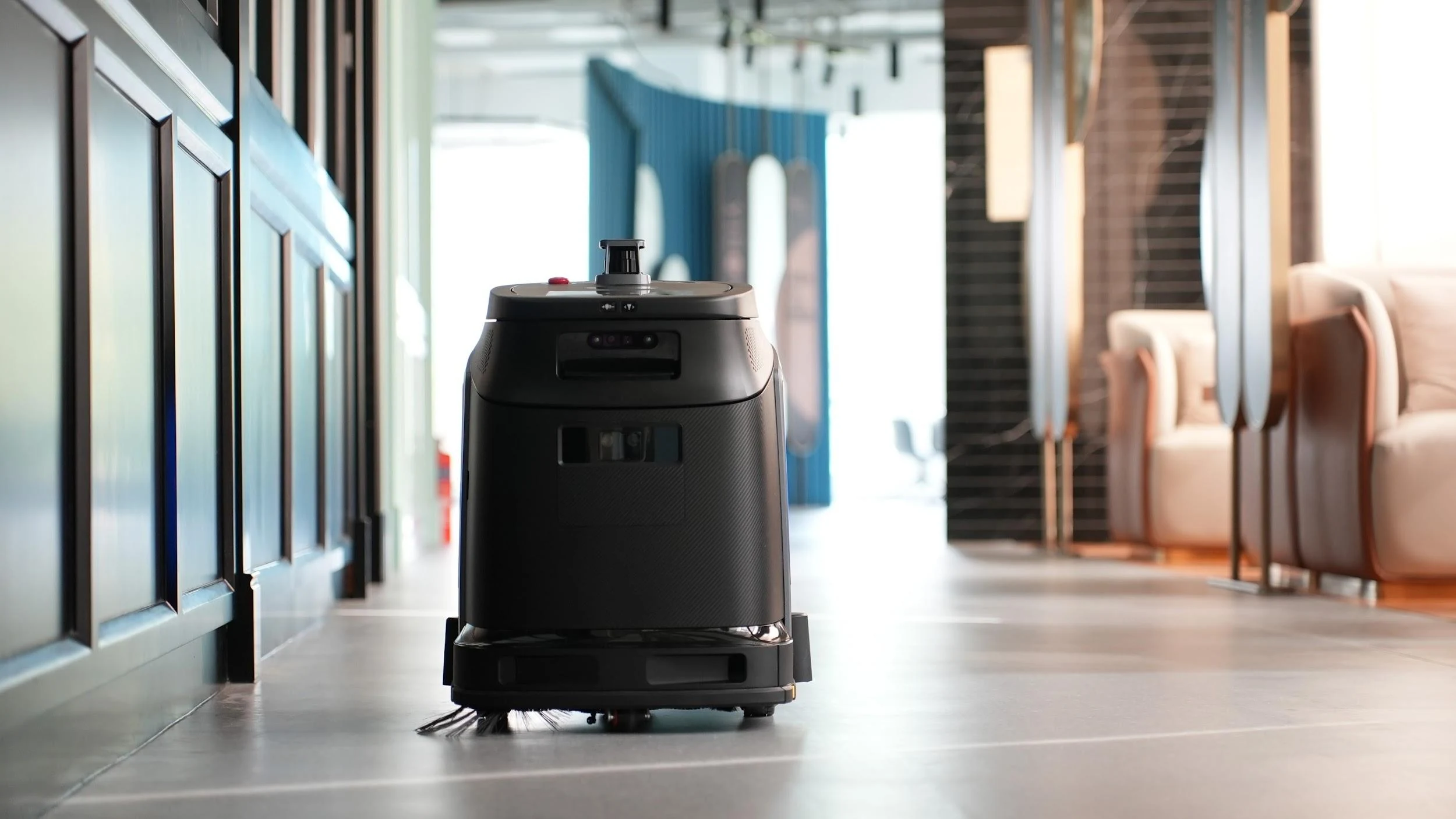 Robot per la pulizia commerciale per gli edifici di ufficio: la scelta per tipo di piano