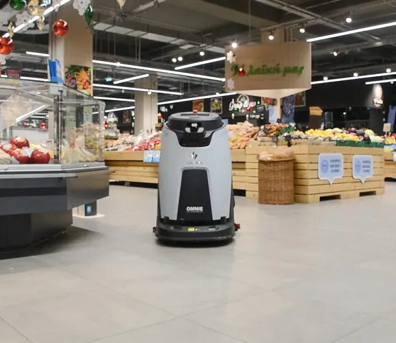 Una delle principali catene di supermercati greche implementa 25 robot Gausium Omnie e Phantas per la pulizia autonoma dei negozi