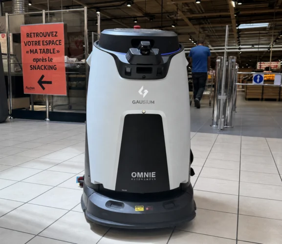 Auchan implementa i robot di pulizia autonomi Gausium Omnie nei supermercati francesi