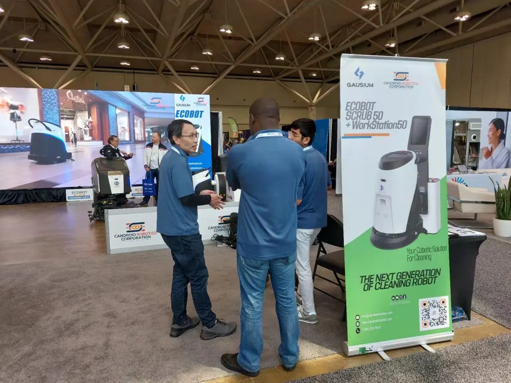 Robot di Gausium a ISSA Canada