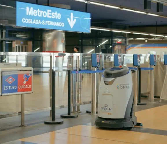Mantenere i corridoi più trafficati d'Europa senza macchia: Madrid Metro Deployed Gausium Scrubber 50 Across its Station Network
